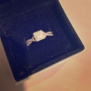 10k White Gold Diamond Ring sz 8.5